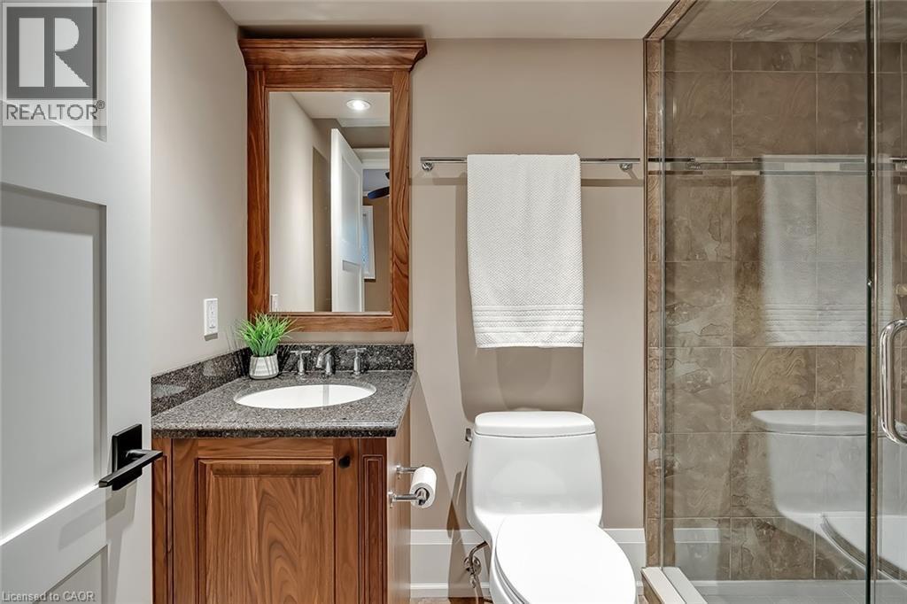253 Rossmore Boulevard, Burlington, ON - Indoor Photo Showing Bathroom