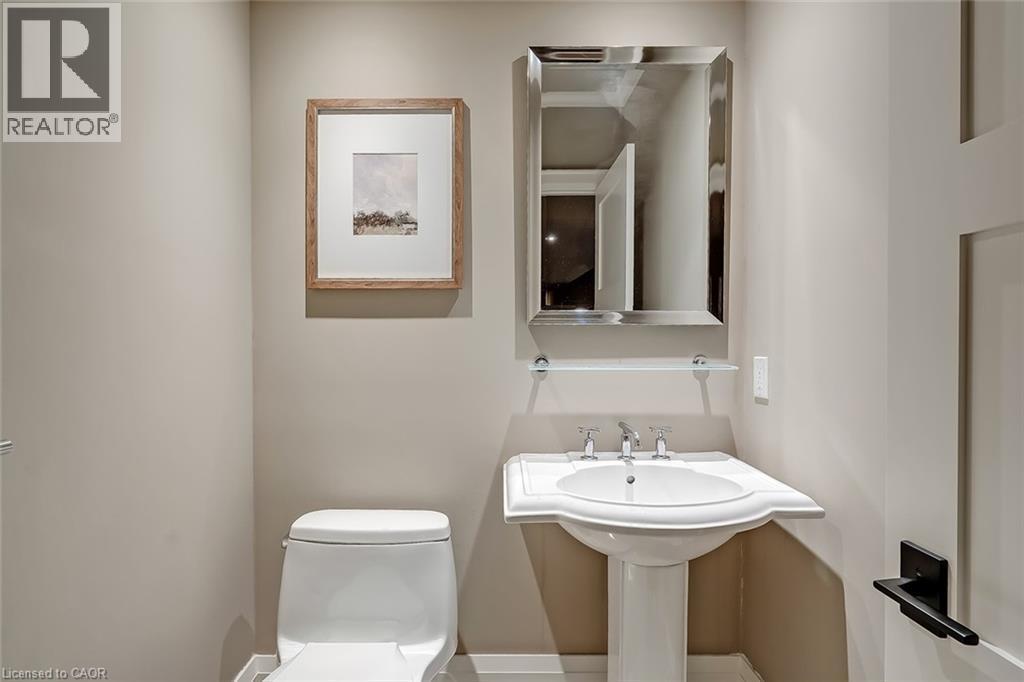 253 Rossmore Boulevard, Burlington, ON - Indoor Photo Showing Bathroom