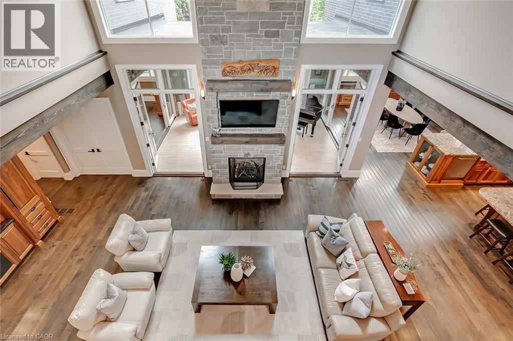 253 Rossmore Boulevard, Burlington, ON - Indoor Photo Showing Living Room With Fireplace