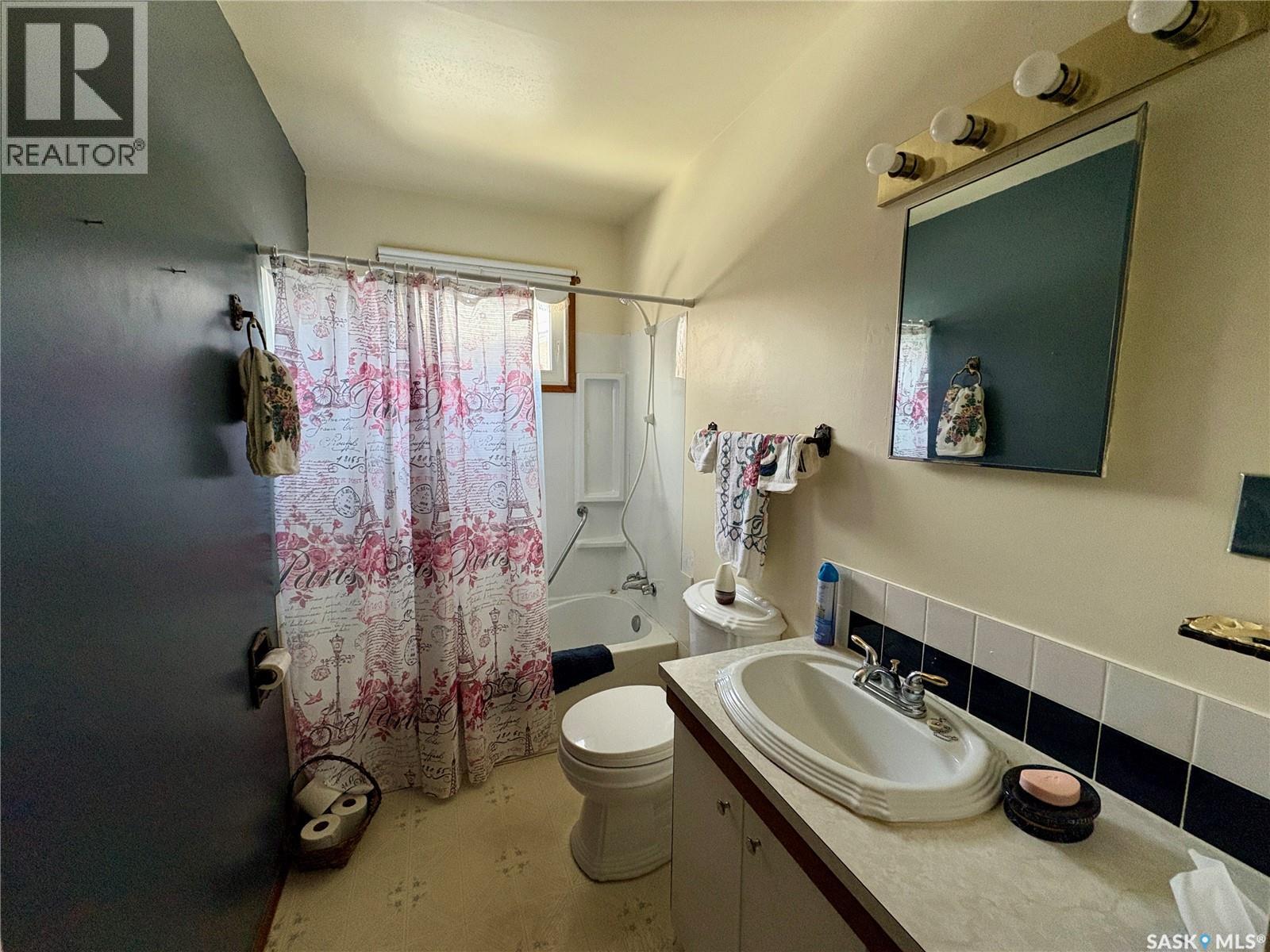 480 8Th Avenue Se, Swift Current, SK - Indoor Photo Showing Bathroom