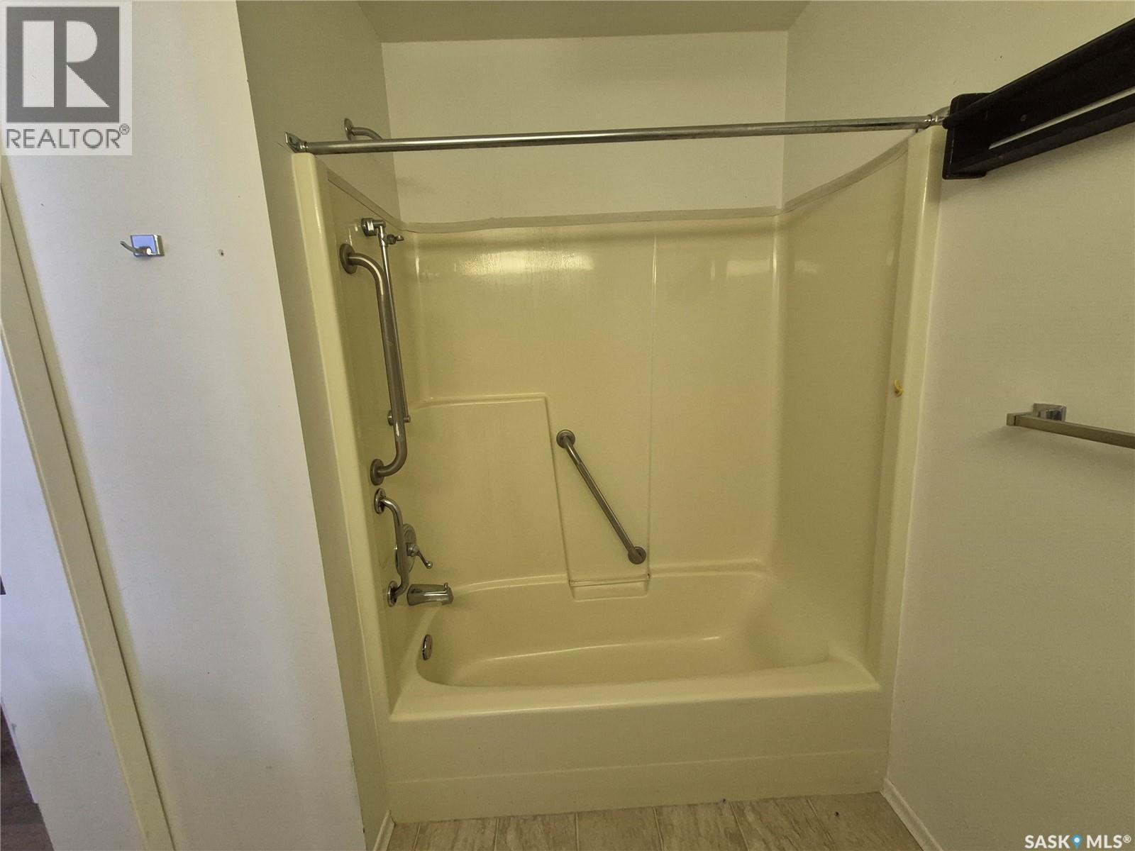 10 Pearl Avenue, Killaly, SK - Indoor Photo Showing Bathroom