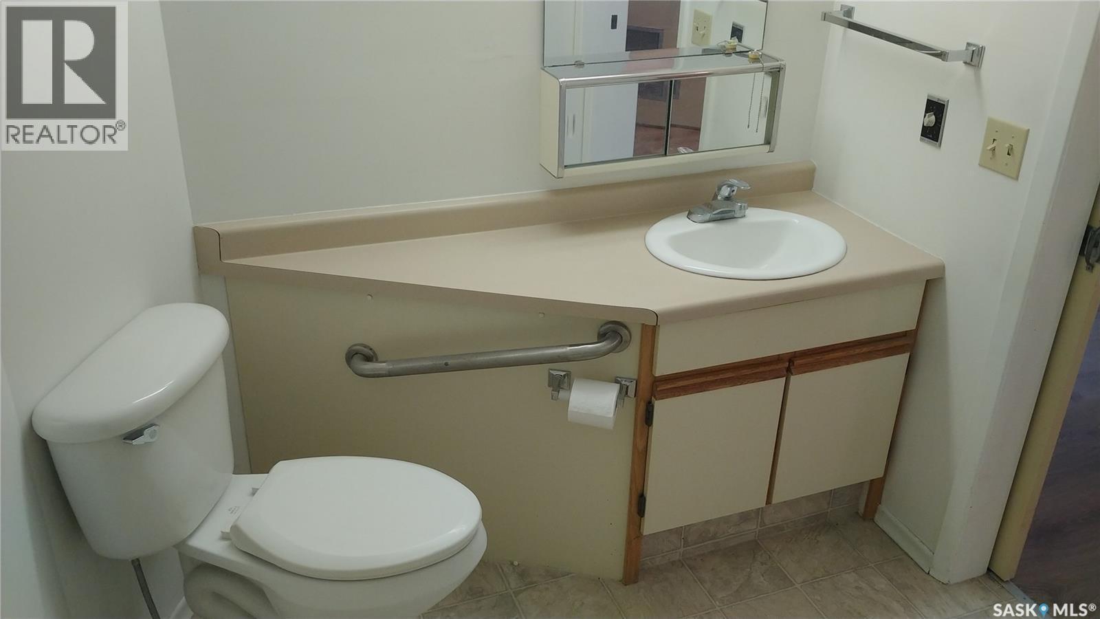 10 Pearl Avenue, Killaly, SK - Indoor Photo Showing Bathroom