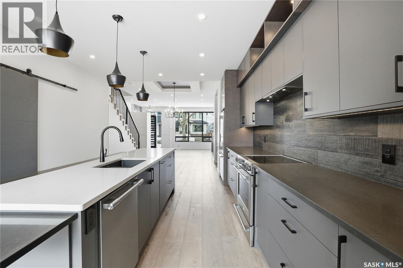 1312 15Th Street E, Saskatoon, SK - Indoor Photo Showing Kitchen With Upgraded Kitchen
