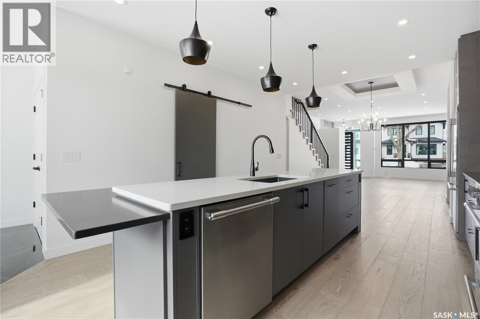 1312 15Th Street E, Saskatoon, SK - Indoor Photo Showing Kitchen With Upgraded Kitchen