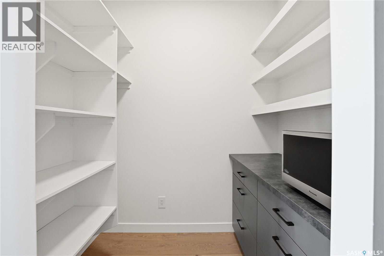 1312 15Th Street E, Saskatoon, SK - Indoor With Storage