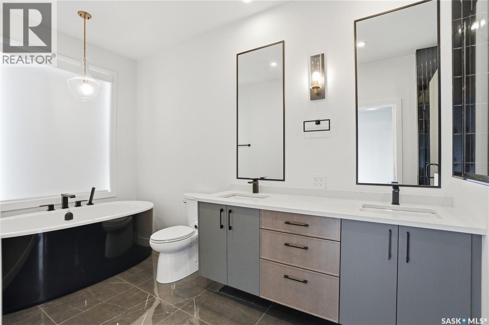 1312 15Th Street E, Saskatoon, SK - Indoor Photo Showing Bathroom