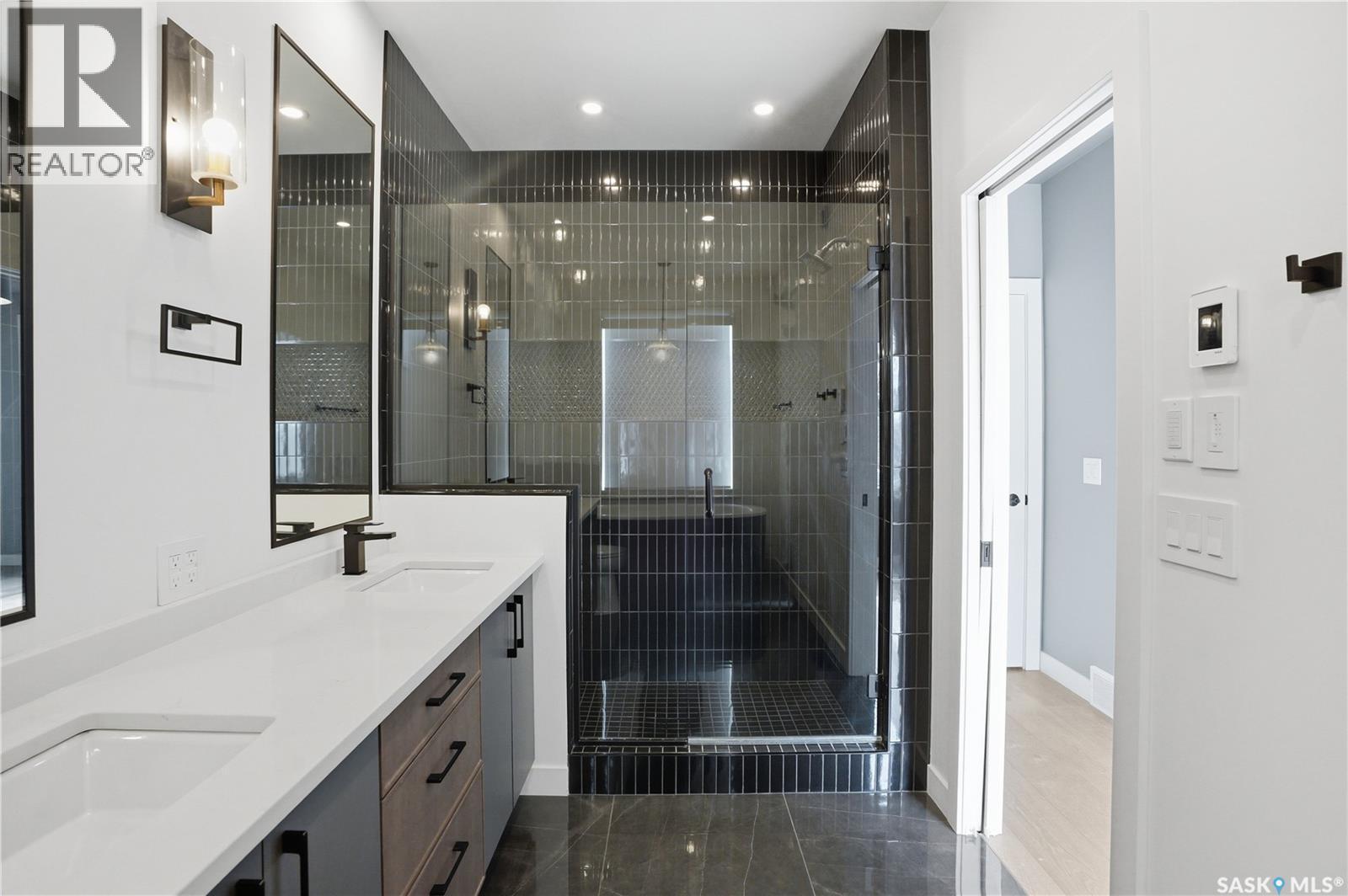 1312 15Th Street E, Saskatoon, SK - Indoor Photo Showing Bathroom