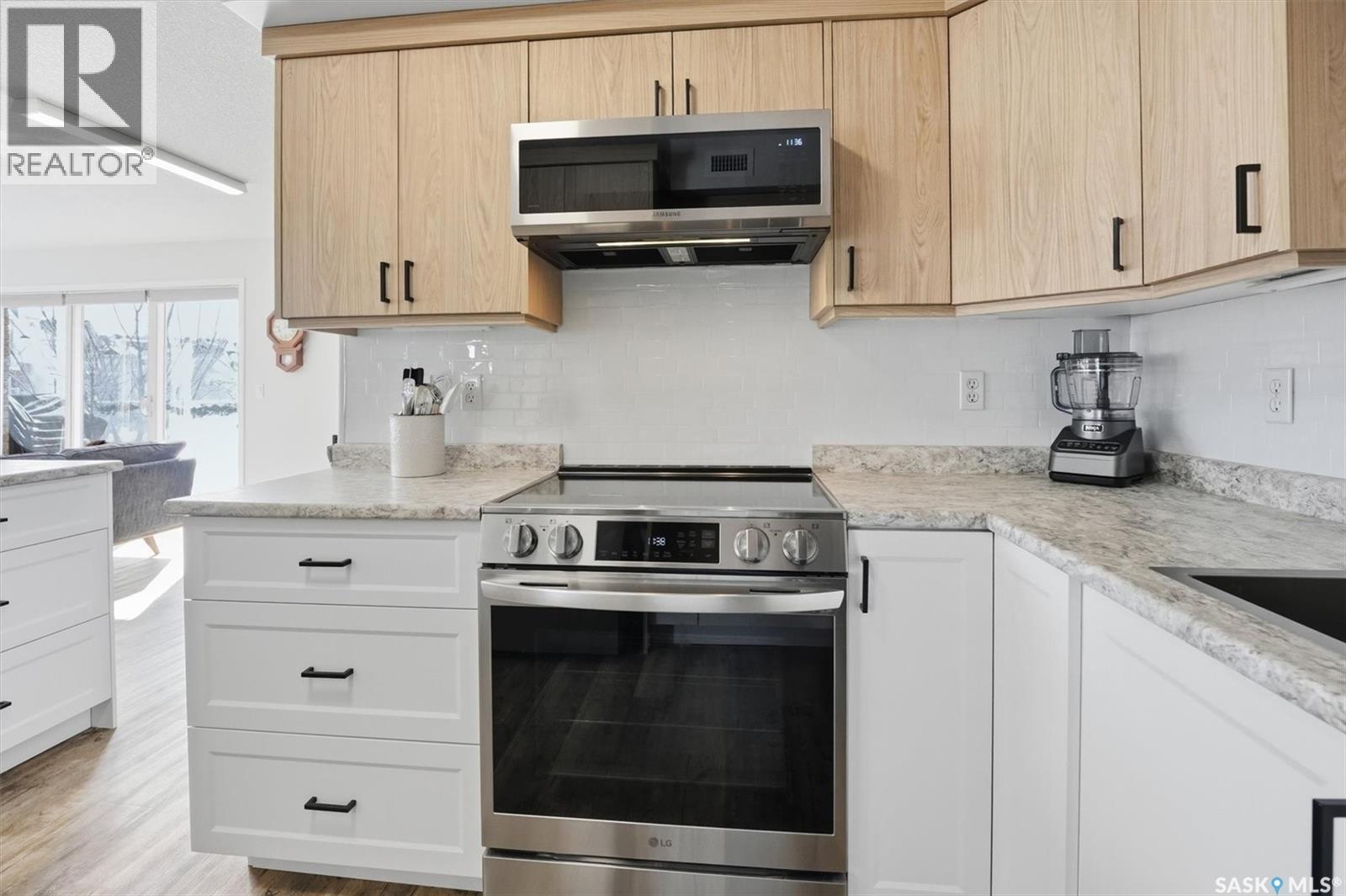 203 914 Heritage View, Saskatoon, SK - Indoor Photo Showing Kitchen