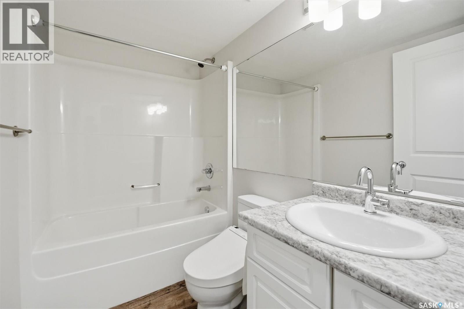 203 914 Heritage View, Saskatoon, SK - Indoor Photo Showing Bathroom