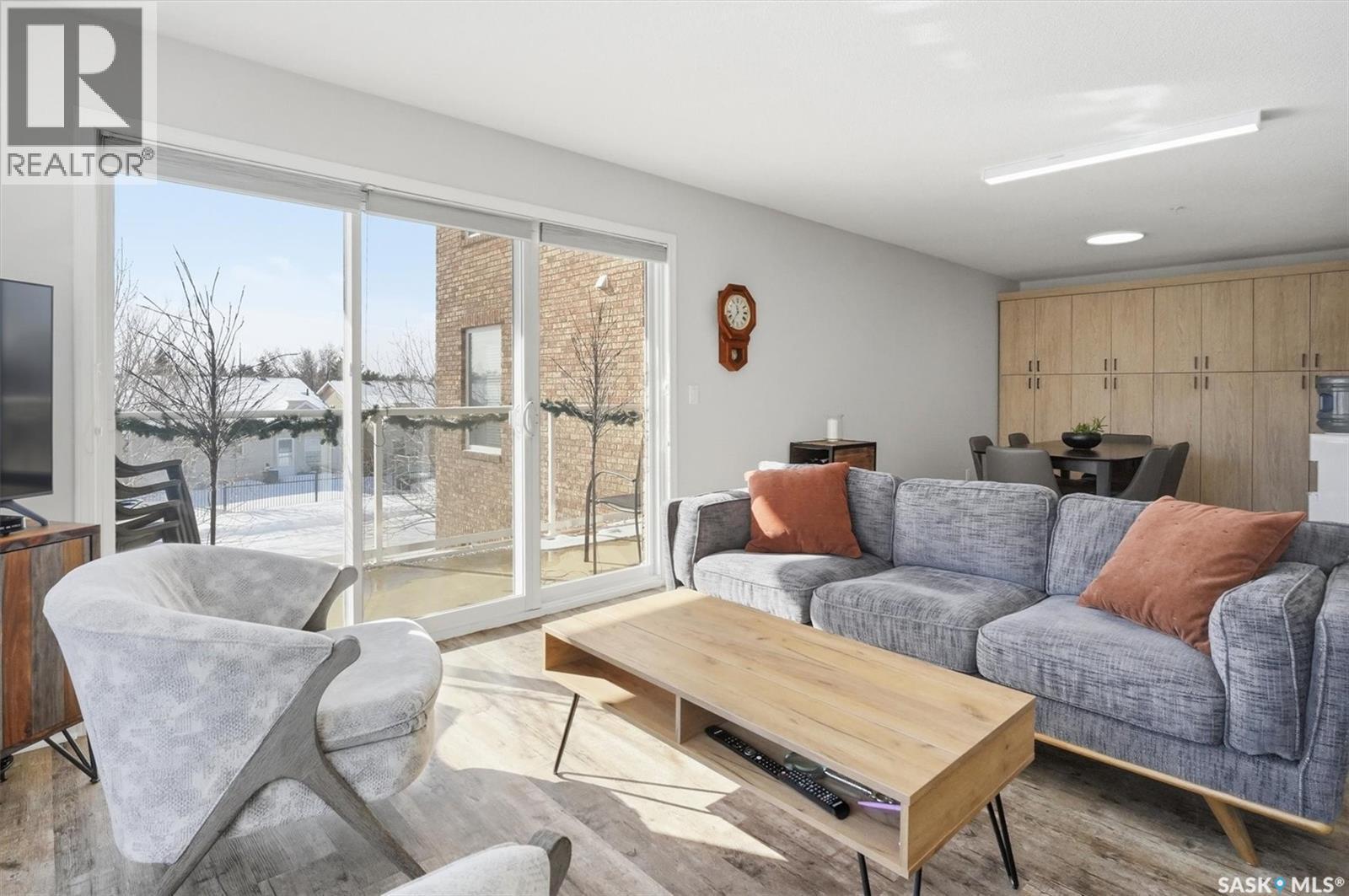 203 914 Heritage View, Saskatoon, SK - Indoor Photo Showing Living Room