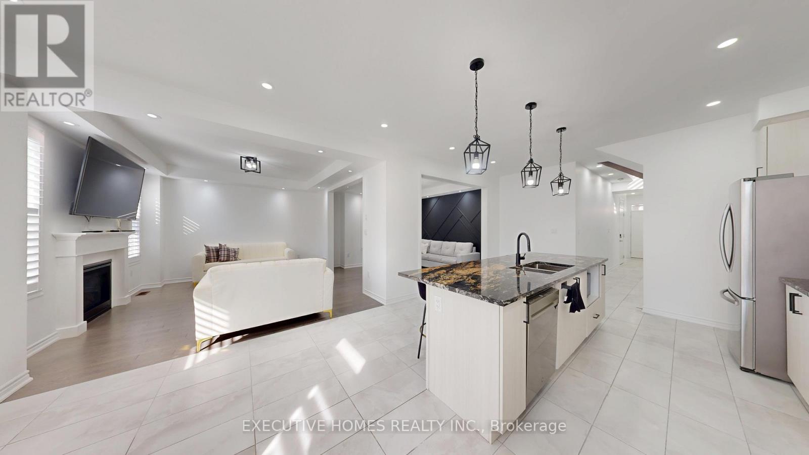 2885 Foxden Square, Pickering, ON - Indoor Photo Showing Kitchen With Upgraded Kitchen