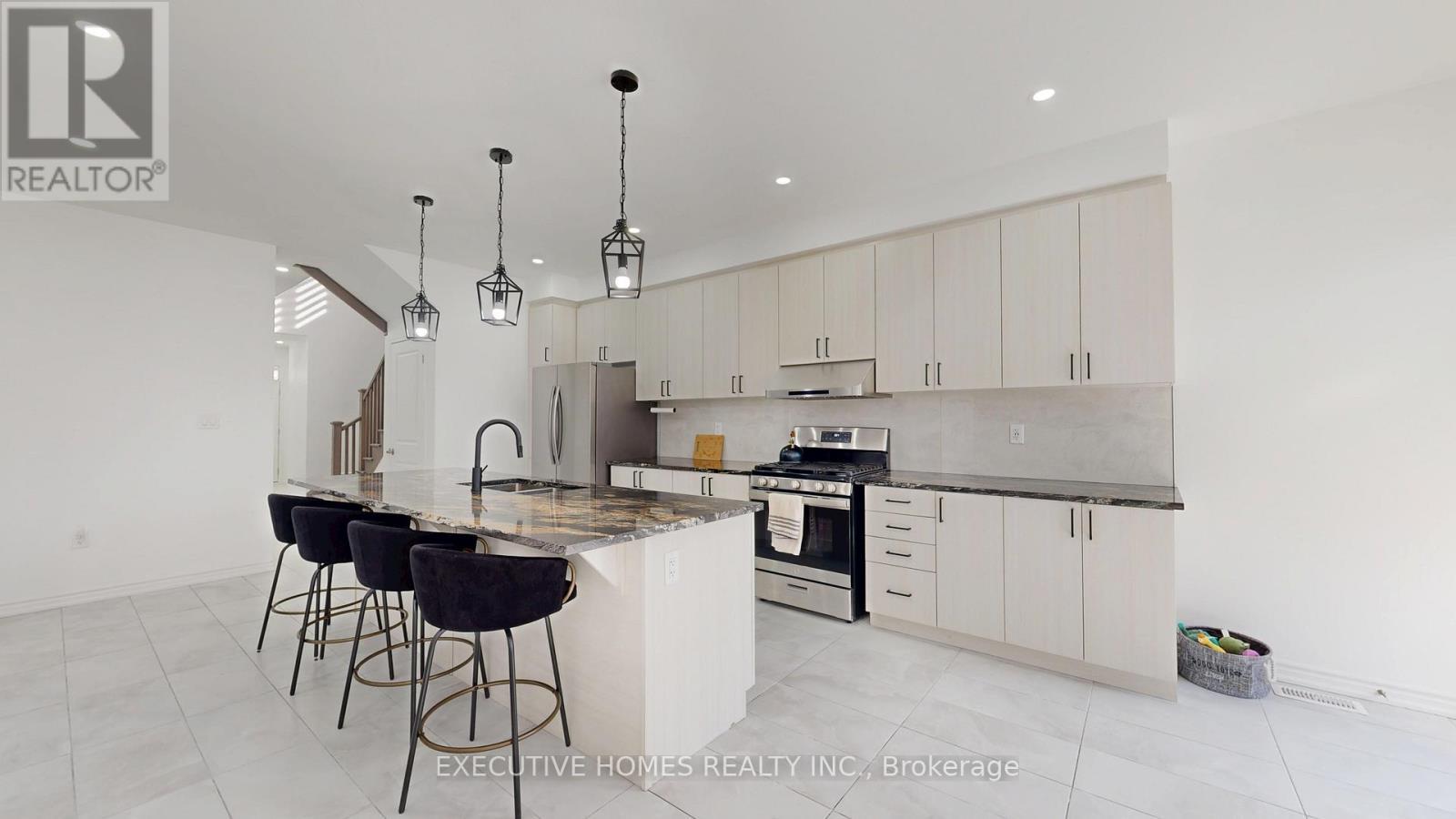 2885 Foxden Square, Pickering, ON - Indoor Photo Showing Kitchen With Upgraded Kitchen