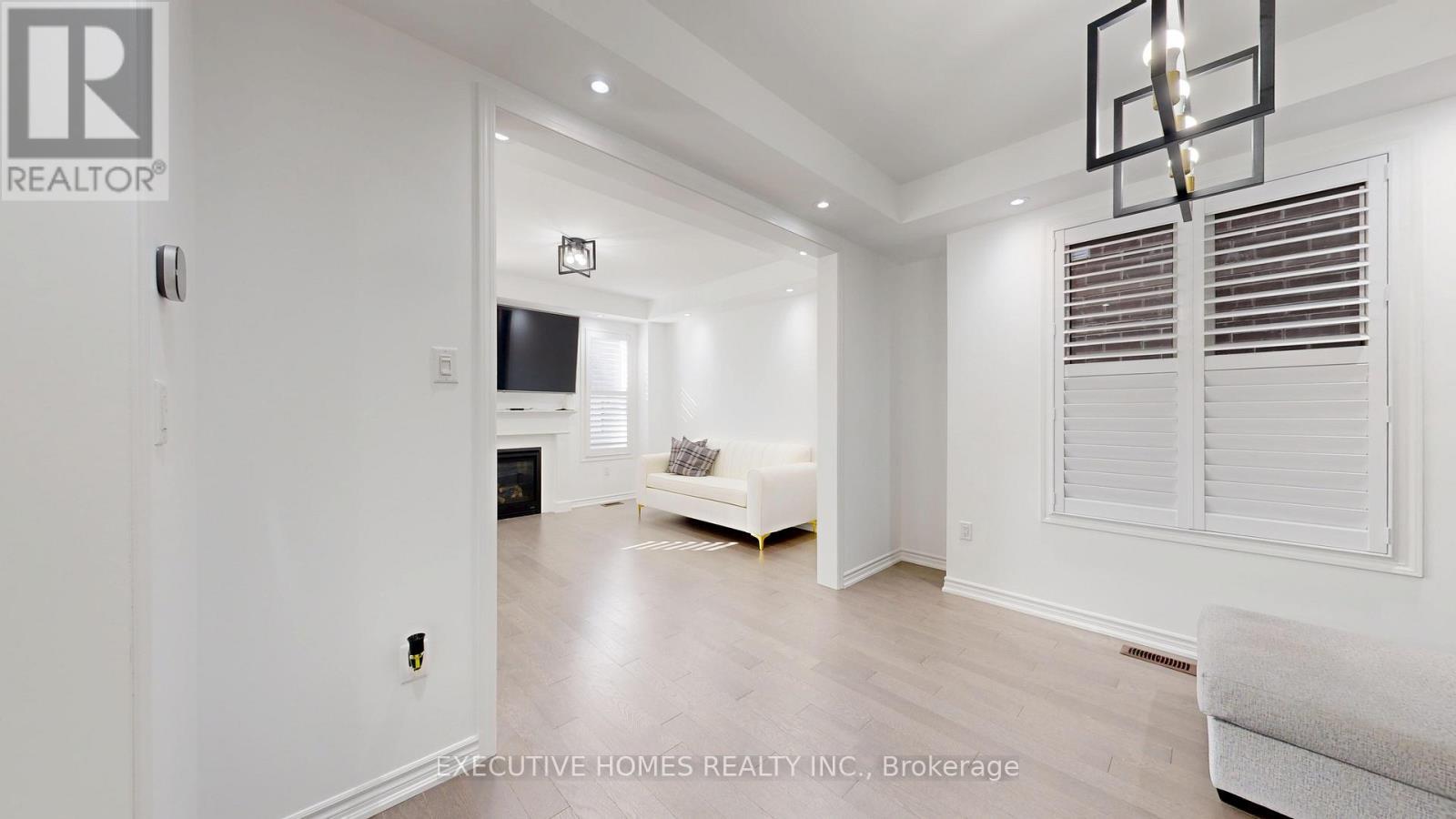 2885 Foxden Square, Pickering, ON - Indoor Photo Showing Other Room