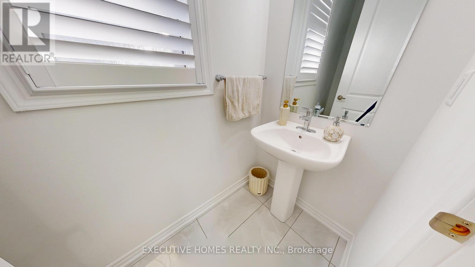 2885 Foxden Square, Pickering, ON - Indoor Photo Showing Bathroom