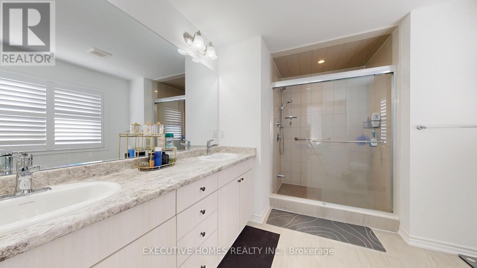 2885 Foxden Square, Pickering, ON - Indoor Photo Showing Bathroom