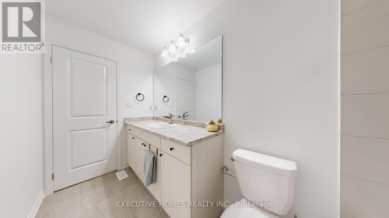 2885 Foxden Square, Pickering, ON - Indoor Photo Showing Bathroom