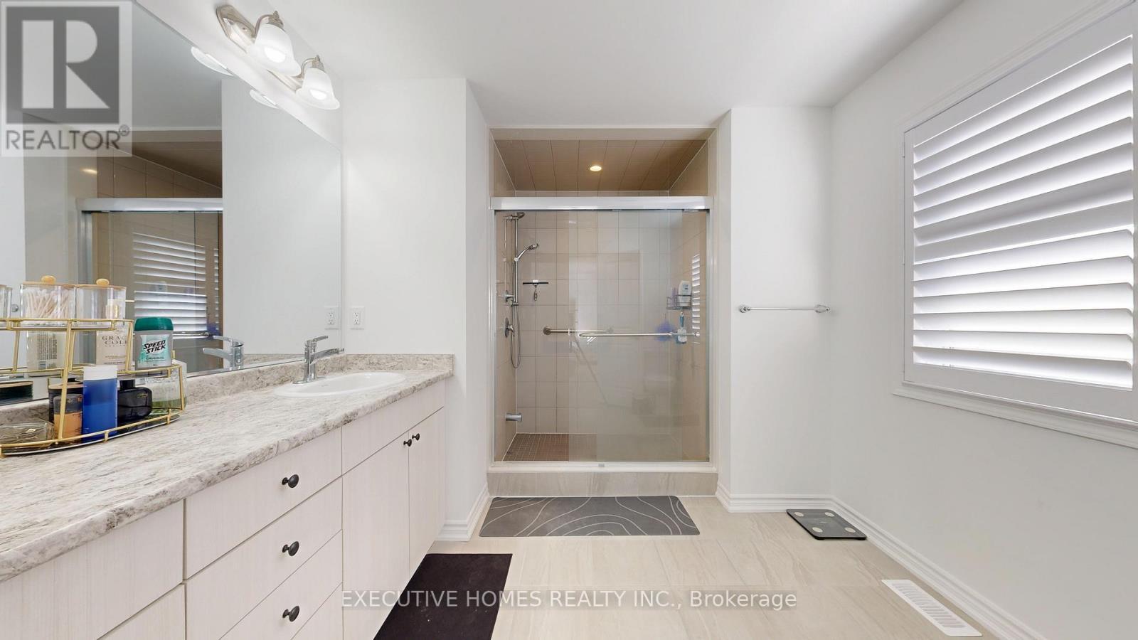 2885 Foxden Square, Pickering, ON - Indoor Photo Showing Bathroom
