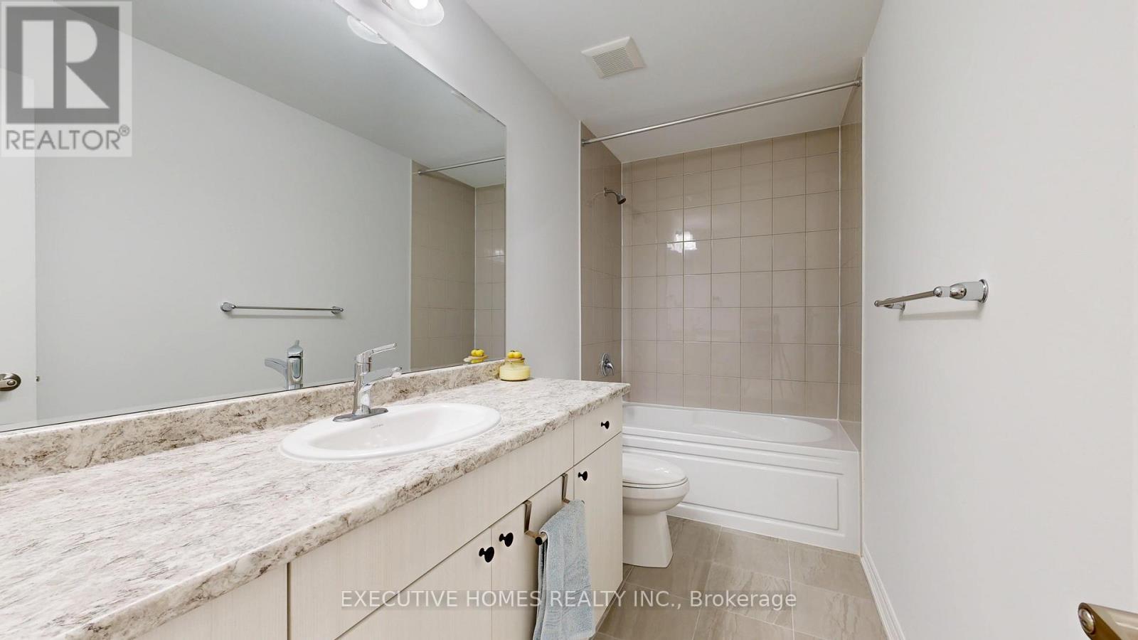 2885 Foxden Square, Pickering, ON - Indoor Photo Showing Bathroom