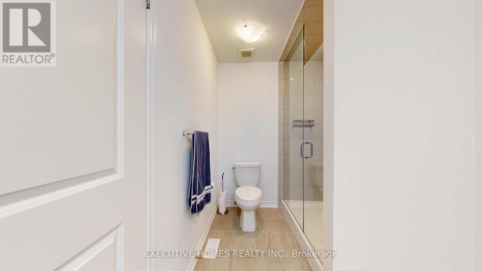 2885 Foxden Square, Pickering, ON - Indoor Photo Showing Bathroom