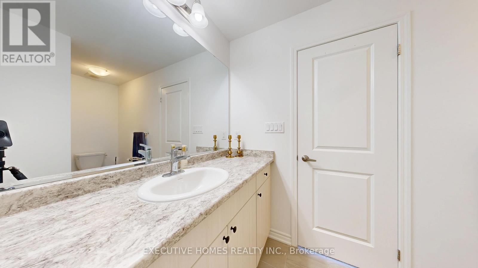 2885 Foxden Square, Pickering, ON - Indoor Photo Showing Bathroom
