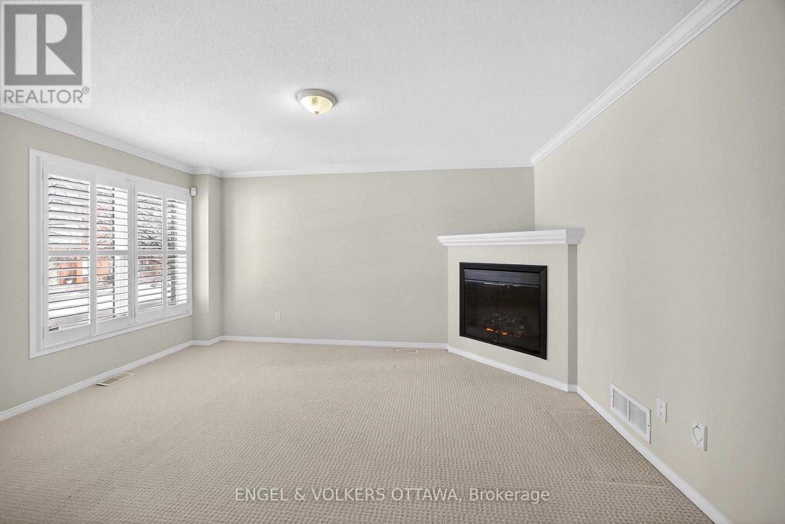 180 Lanark Avenue, Ottawa, ON - Indoor With Fireplace