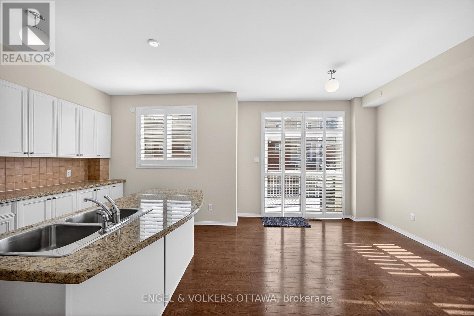 180 Lanark Avenue, Ottawa, ON - Indoor Photo Showing Kitchen With Double Sink