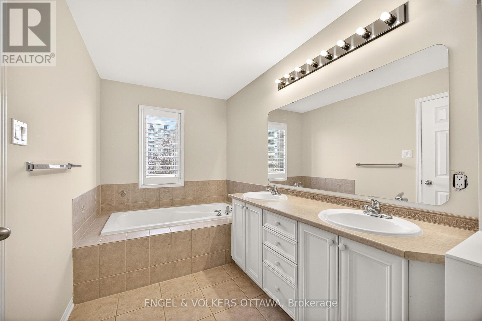 180 Lanark Avenue, Ottawa, ON - Indoor Photo Showing Bathroom