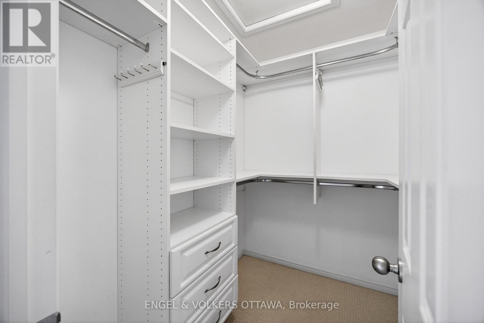 180 Lanark Avenue, Ottawa, ON - Indoor With Storage
