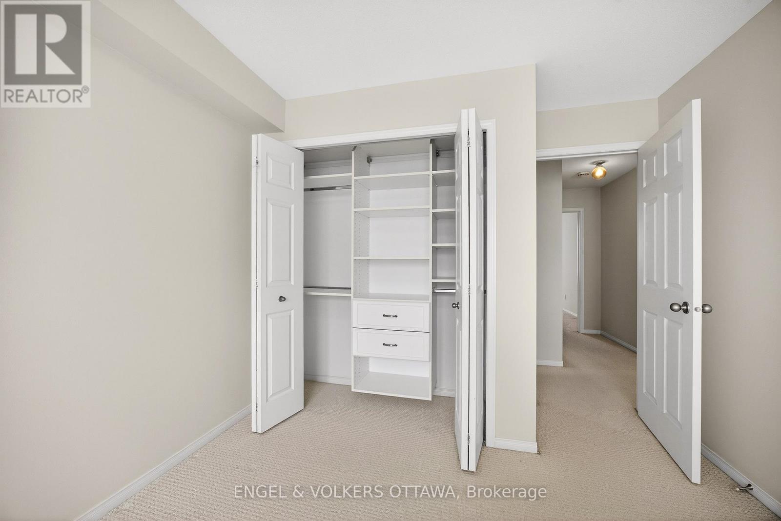 180 Lanark Avenue, Ottawa, ON - Indoor