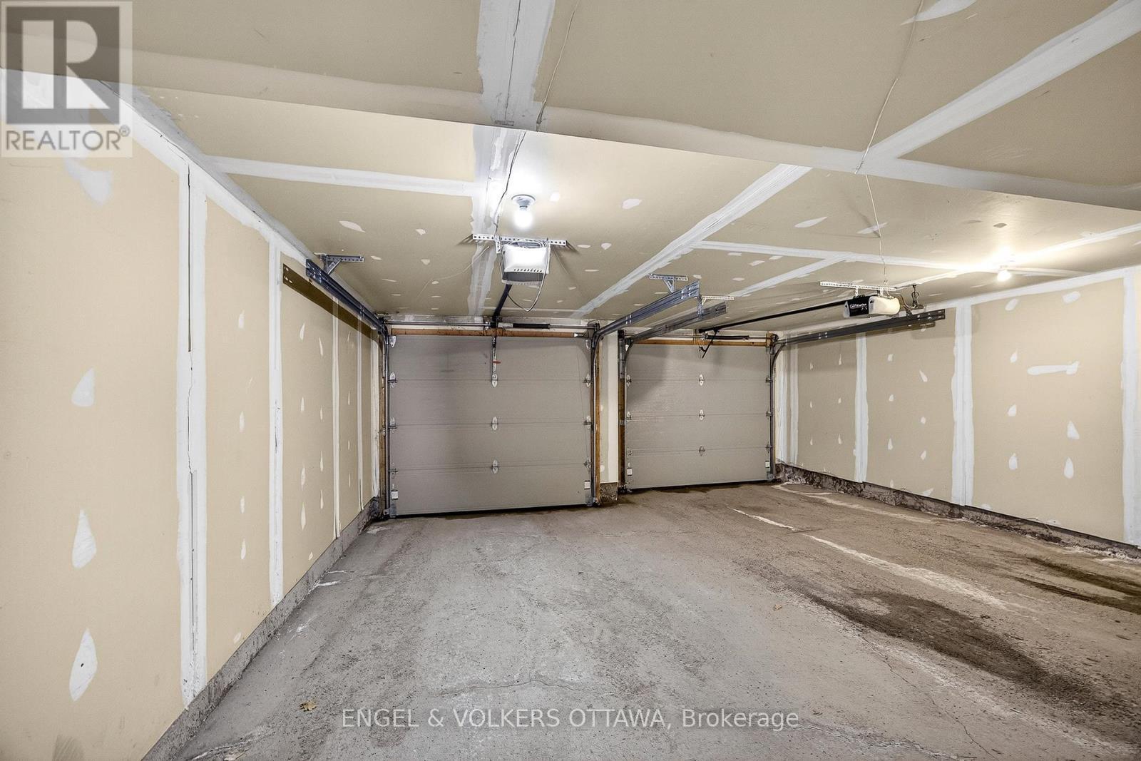 180 Lanark Avenue, Ottawa, ON - Indoor Photo Showing Garage