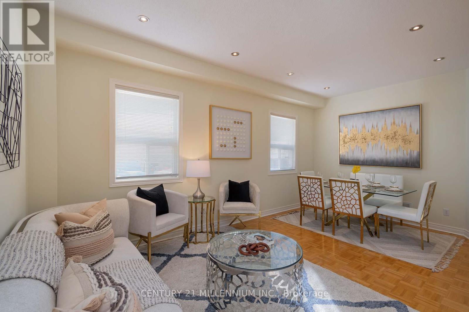 5869 Yachtsman Cross, Mississauga, ON - Indoor Photo Showing Living Room