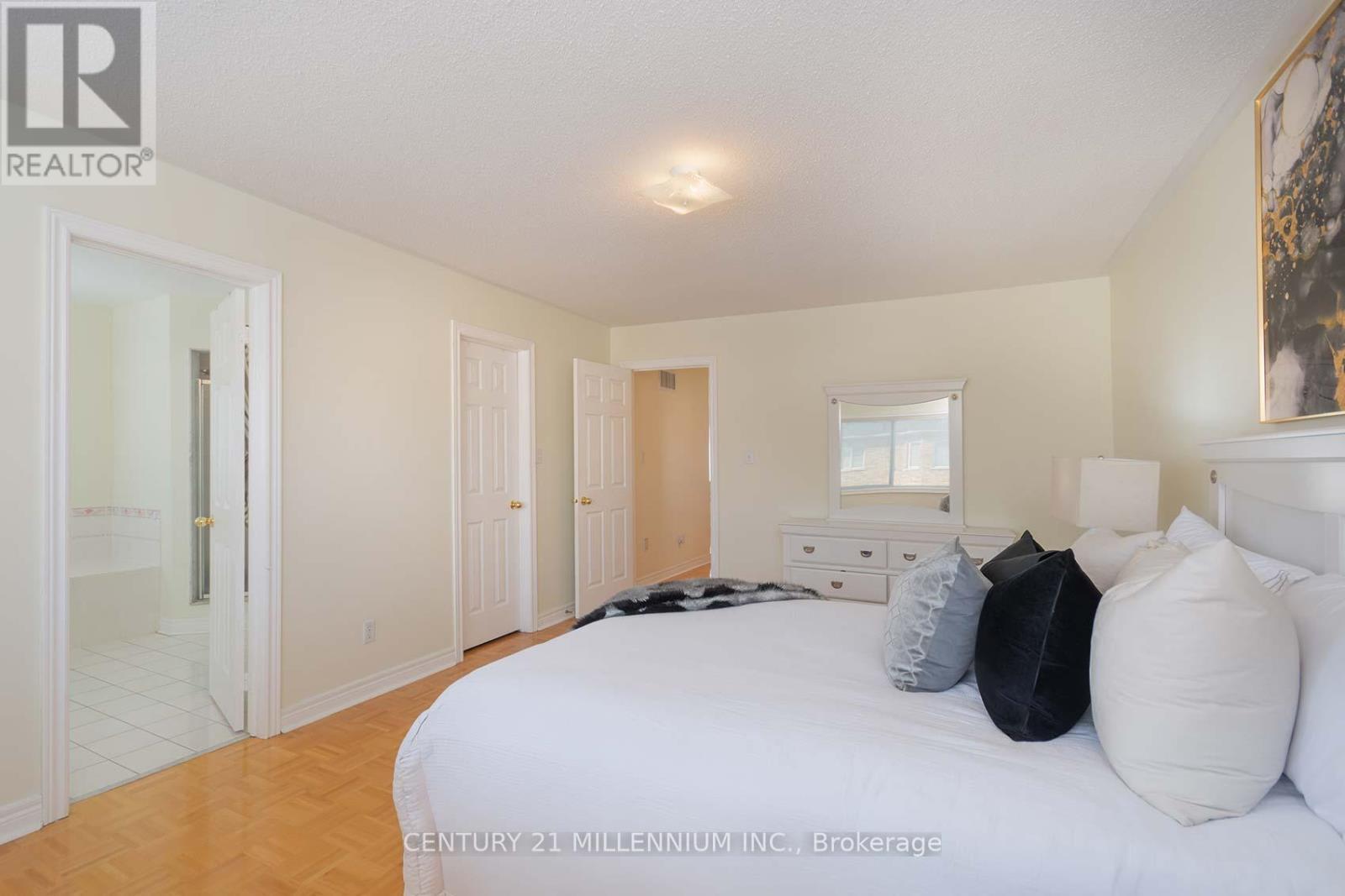 5869 Yachtsman Cross, Mississauga, ON - Indoor Photo Showing Bedroom