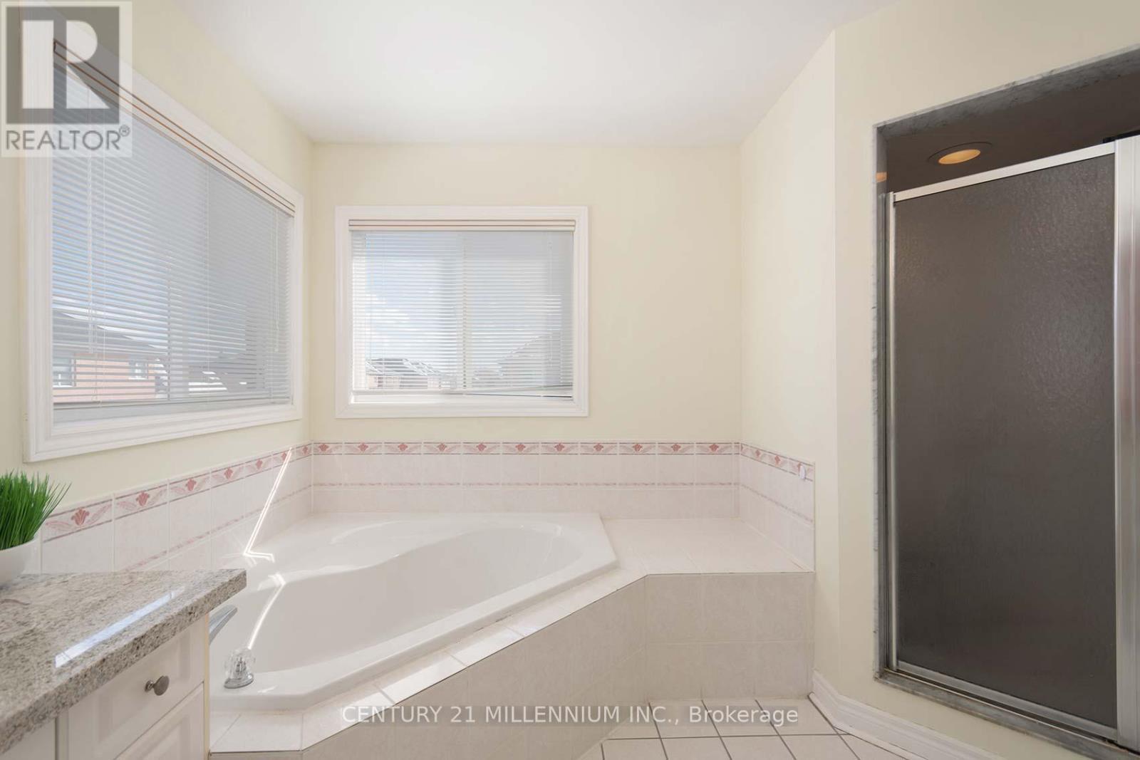 5869 Yachtsman Cross, Mississauga, ON - Indoor Photo Showing Bathroom