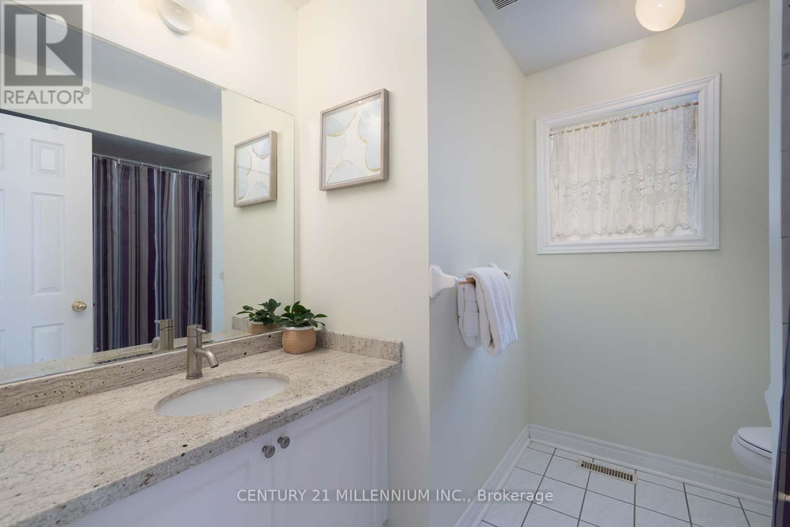 5869 Yachtsman Cross, Mississauga, ON - Indoor Photo Showing Bathroom