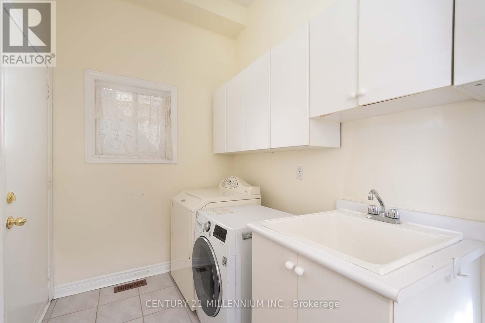 5869 Yachtsman Cross, Mississauga, ON - Indoor Photo Showing Laundry Room