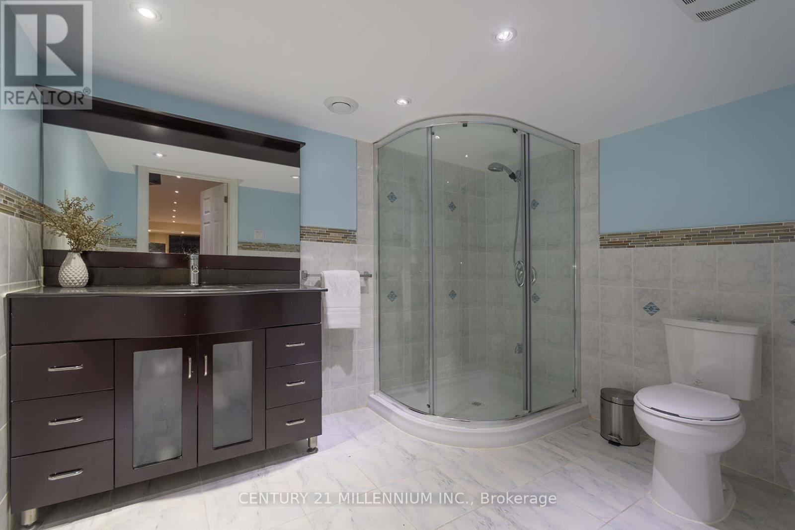 5869 Yachtsman Cross, Mississauga, ON - Indoor Photo Showing Bathroom