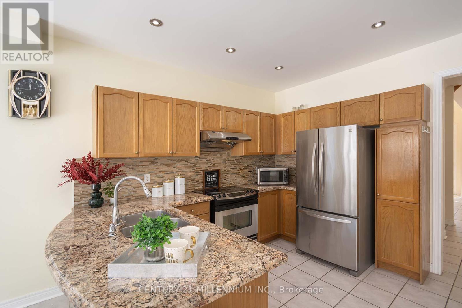 5869 Yachtsman Cross, Mississauga, ON - Indoor Photo Showing Kitchen