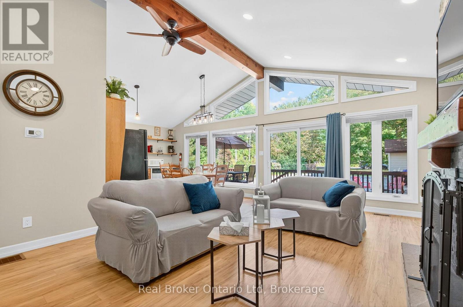 1948 Tiny Beaches Road S, Tiny, ON - Indoor Photo Showing Living Room