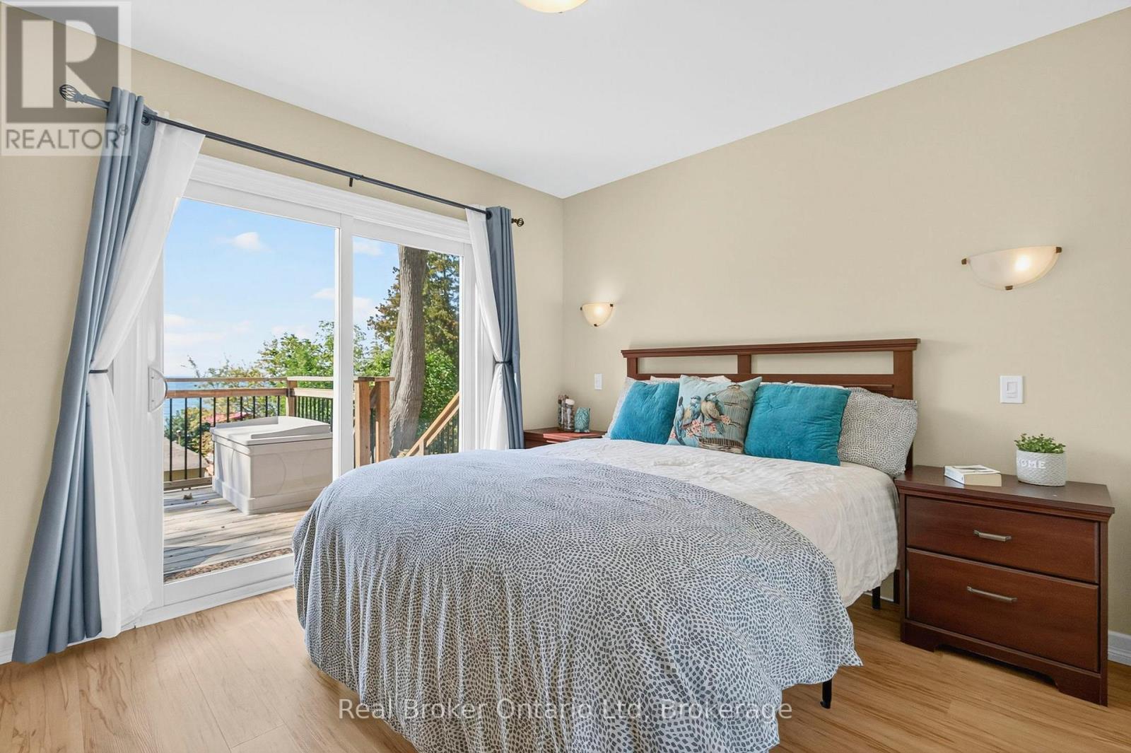 1948 Tiny Beaches Road S, Tiny, ON - Indoor Photo Showing Bedroom