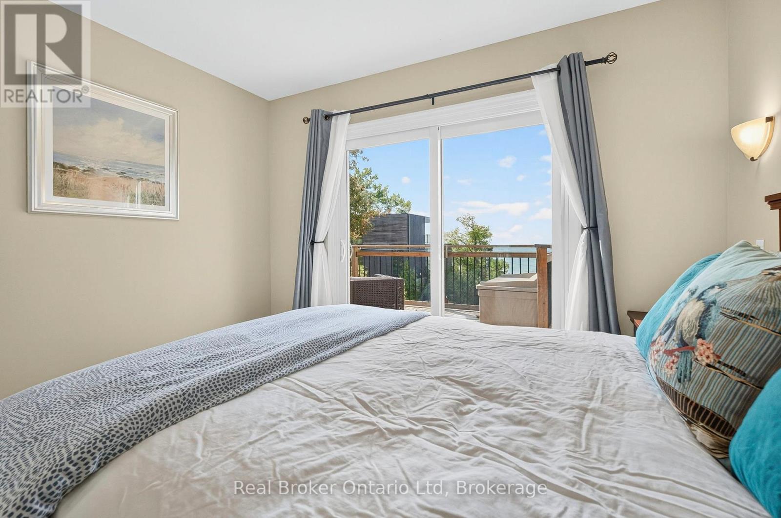1948 Tiny Beaches Road S, Tiny, ON - Indoor Photo Showing Bedroom