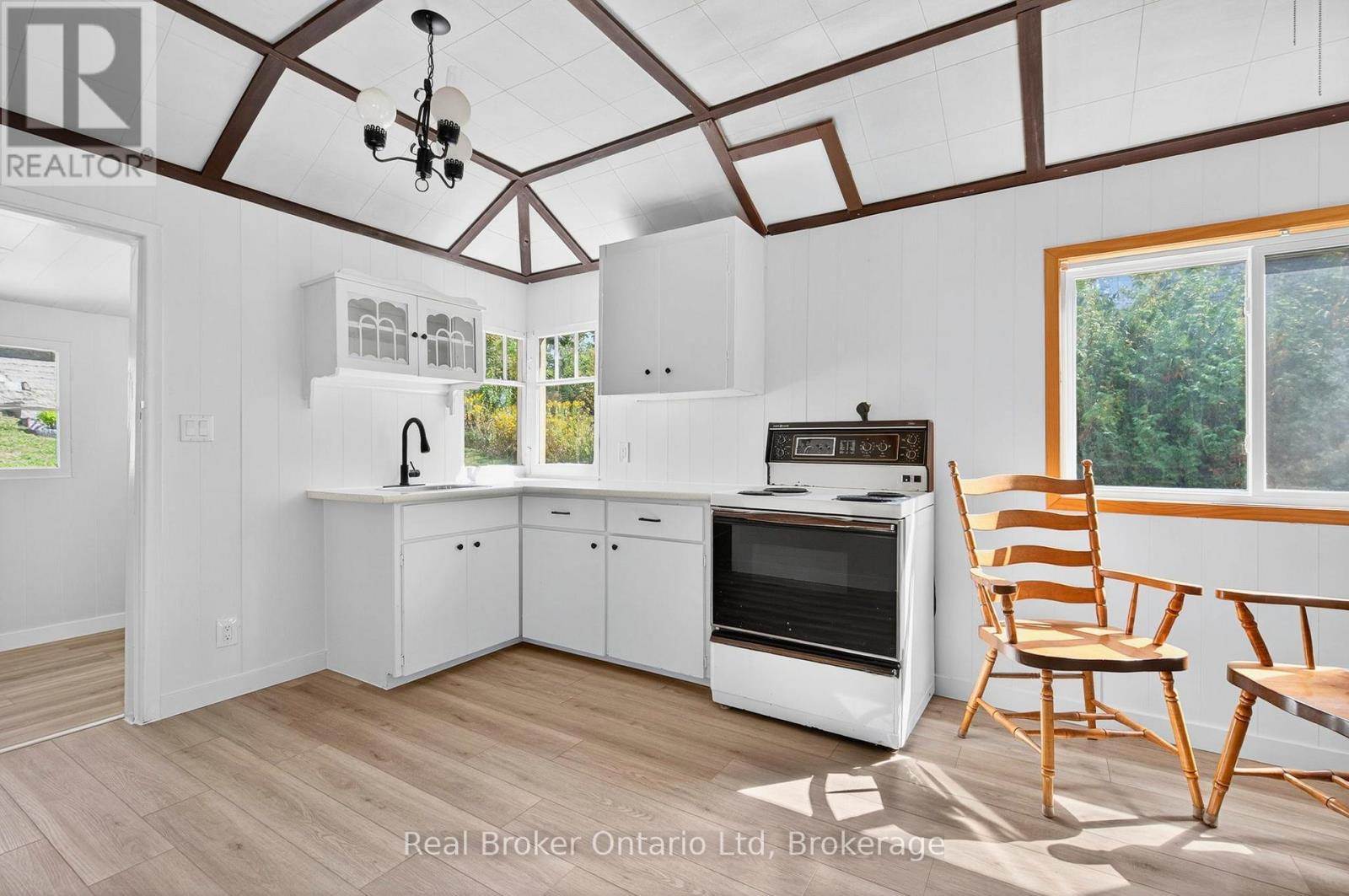 1948 Tiny Beaches Road S, Tiny, ON - Indoor Photo Showing Kitchen