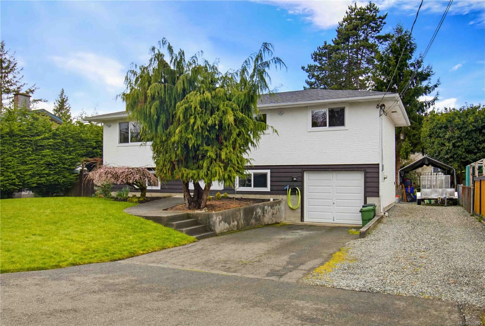 9552 Sharples Rd, Sidney, BC