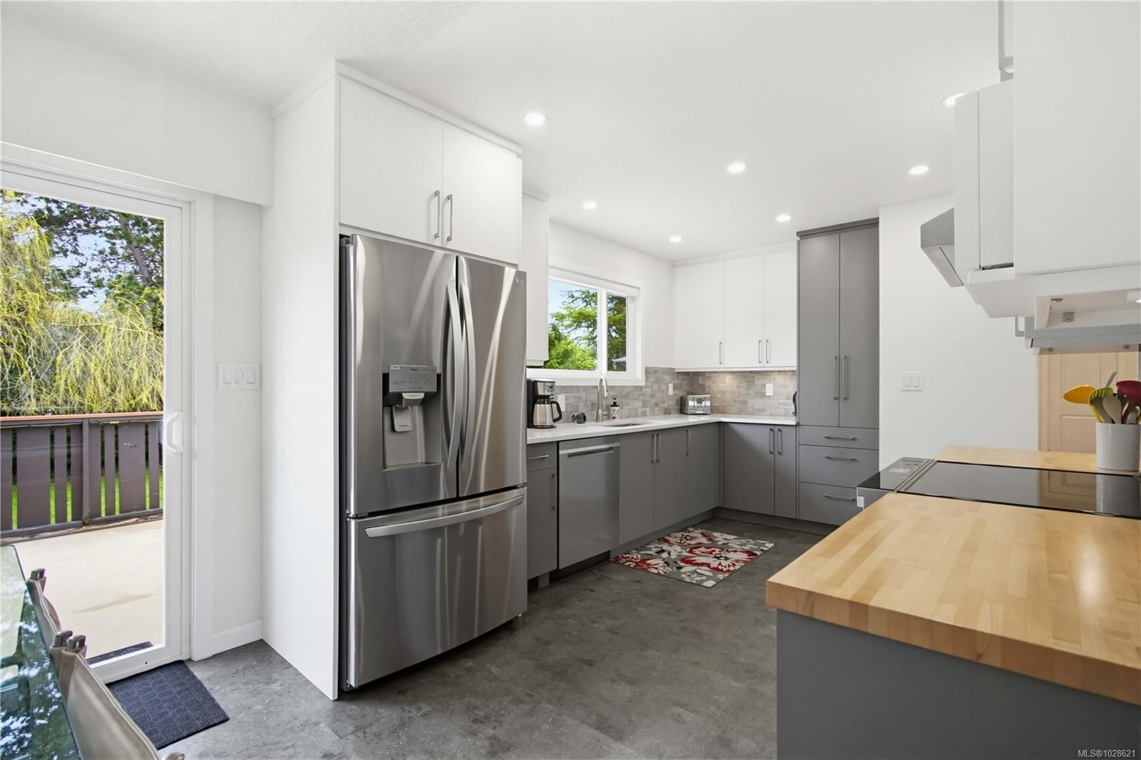 9552 Sharples Rd, Sidney, BC