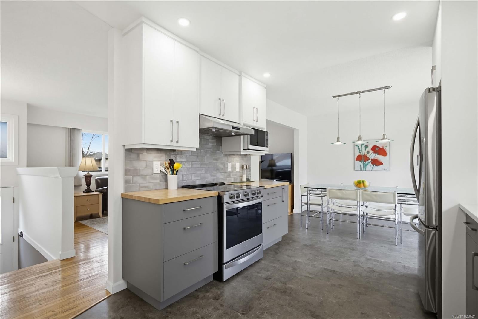 9552 Sharples Rd, Sidney, BC