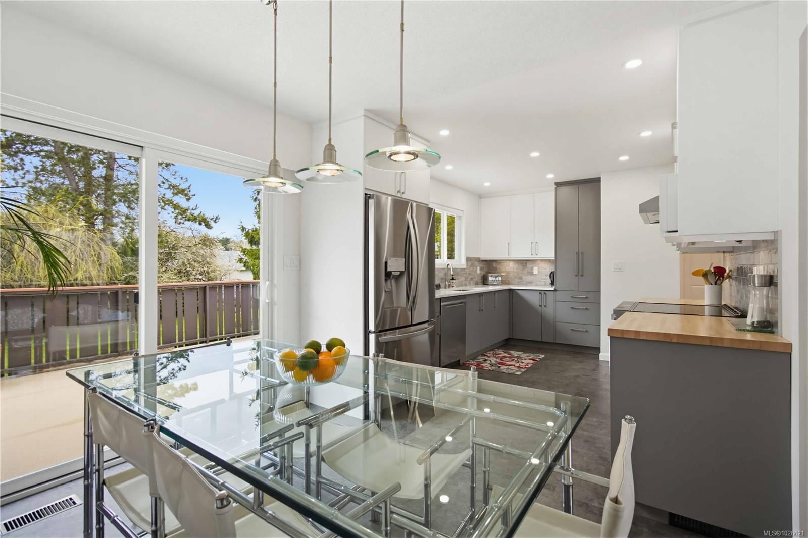 9552 Sharples Rd, Sidney, BC