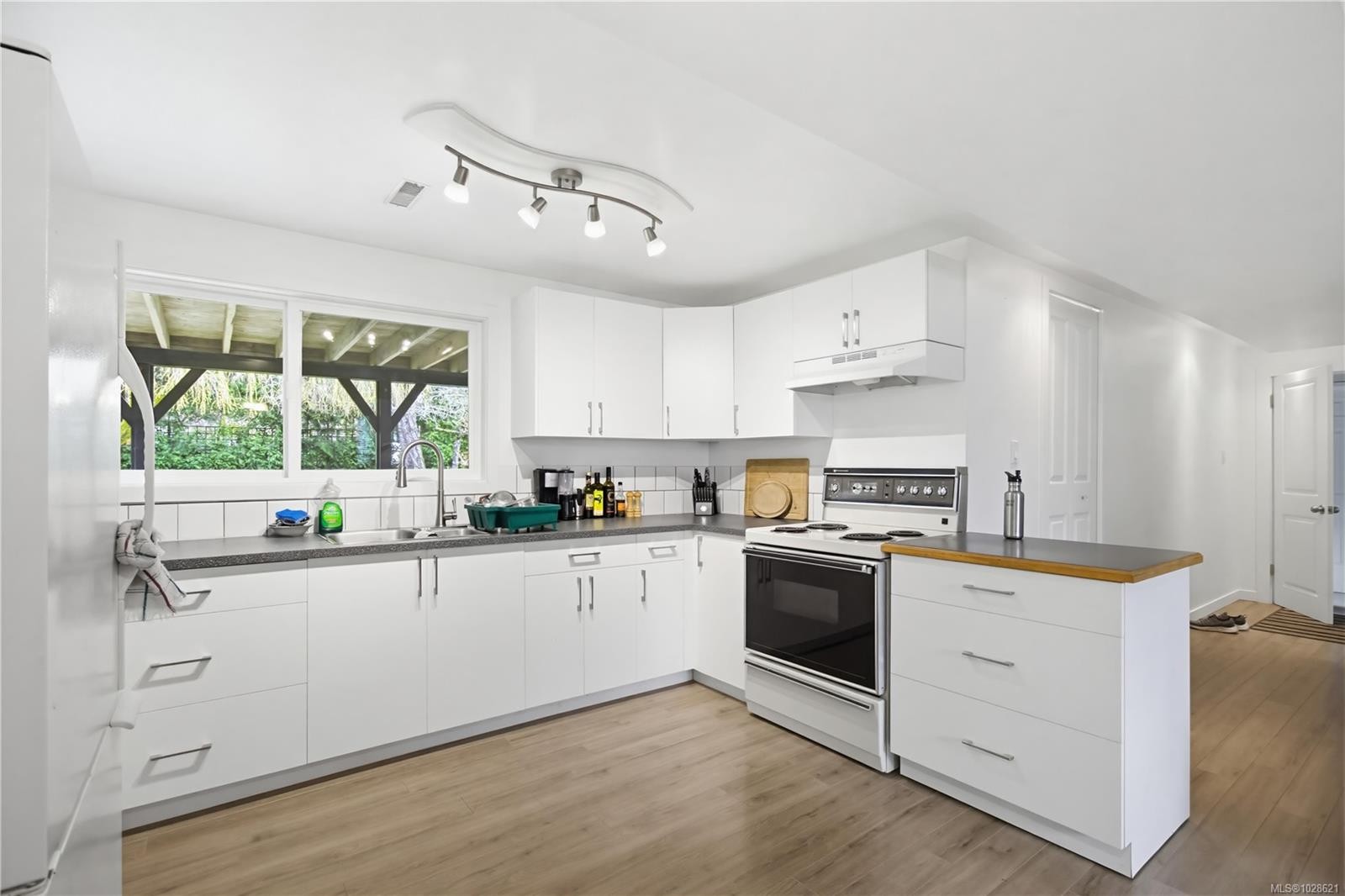 9552 Sharples Rd, Sidney, BC