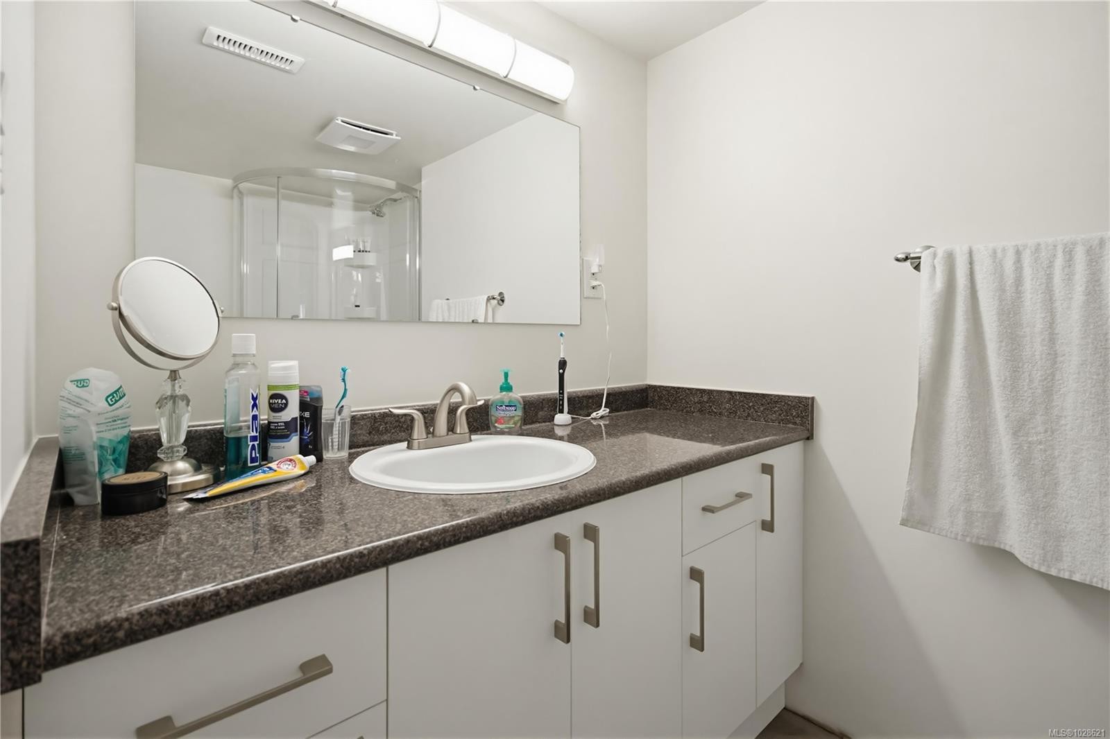 9552 Sharples Rd, Sidney, BC