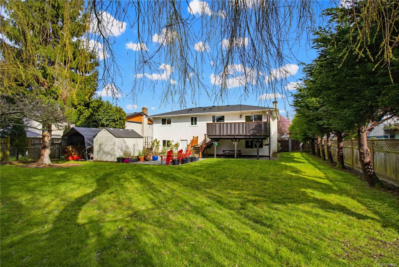 9552 Sharples Rd, Sidney, BC