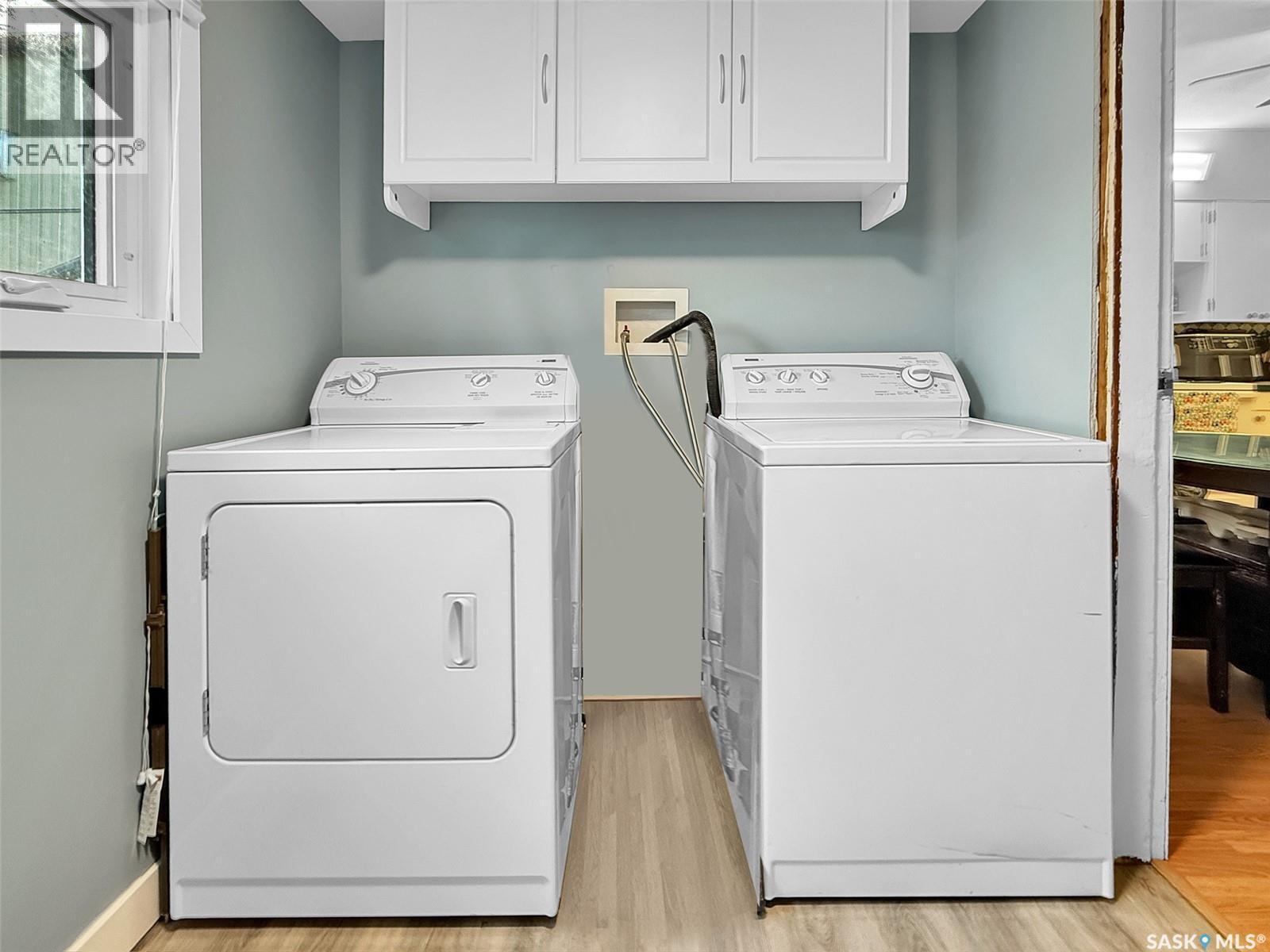 44 5Th Avenue Ne, Swift Current, SK - Indoor Photo Showing Laundry Room