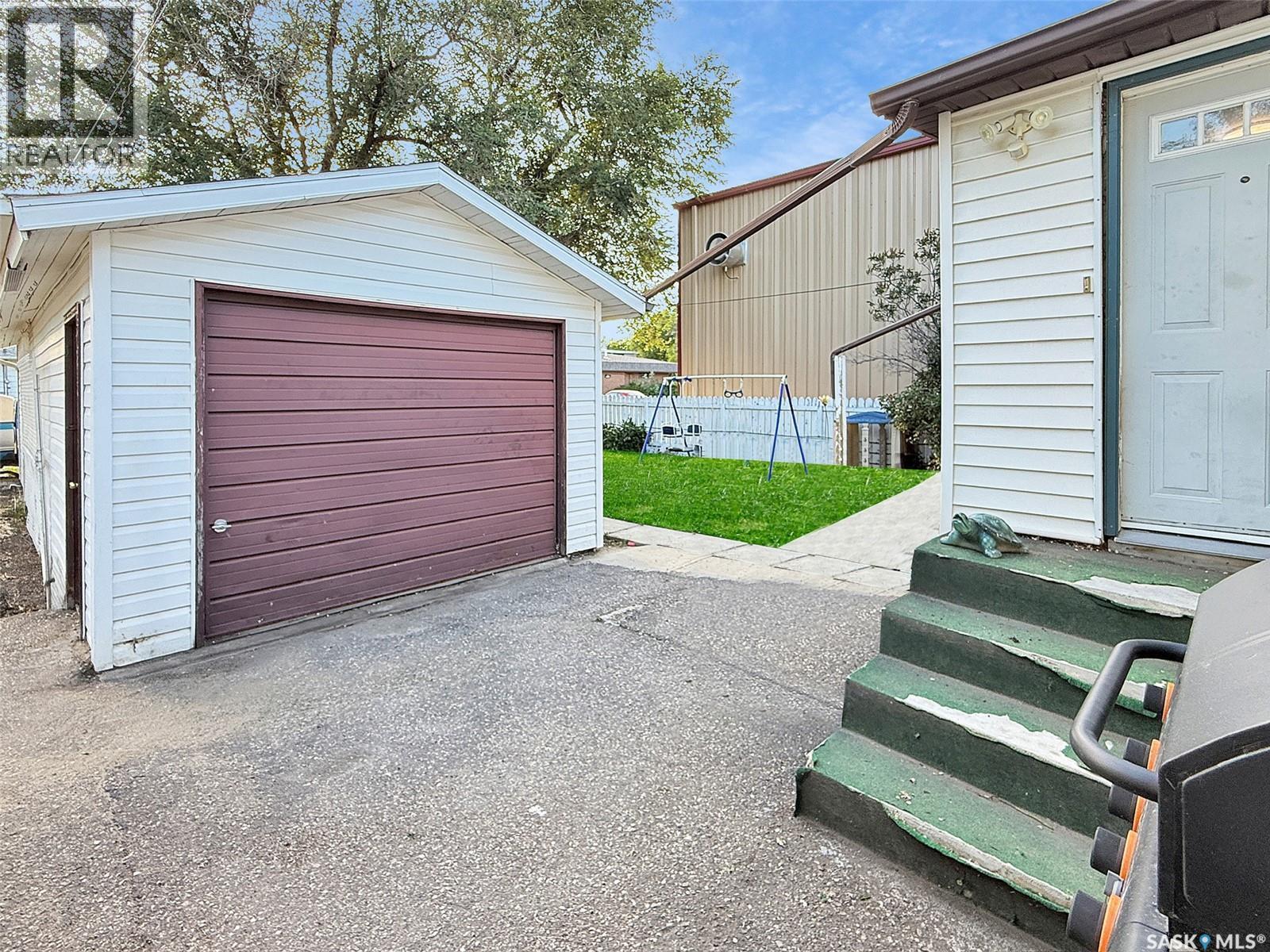 44 5Th Avenue Ne, Swift Current, SK - Outdoor With Exterior